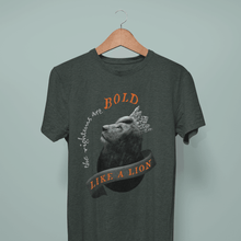 Lade das Bild in den Galerie-Viewer, Bold As A Lion- Comfort Fit Tshirt - FAITHKIND ART
