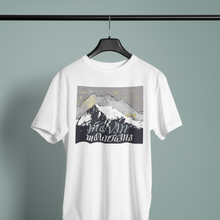 画像をギャラリービューアに読み込む, Movin&#39; Mountains - Comfort Fit Tshirt
