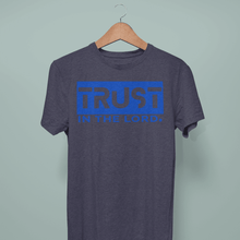 Cargar imagen en el visor de la galería, BOLD TRUST- Comfort Fit Tshirt - FAITHKIND ART
